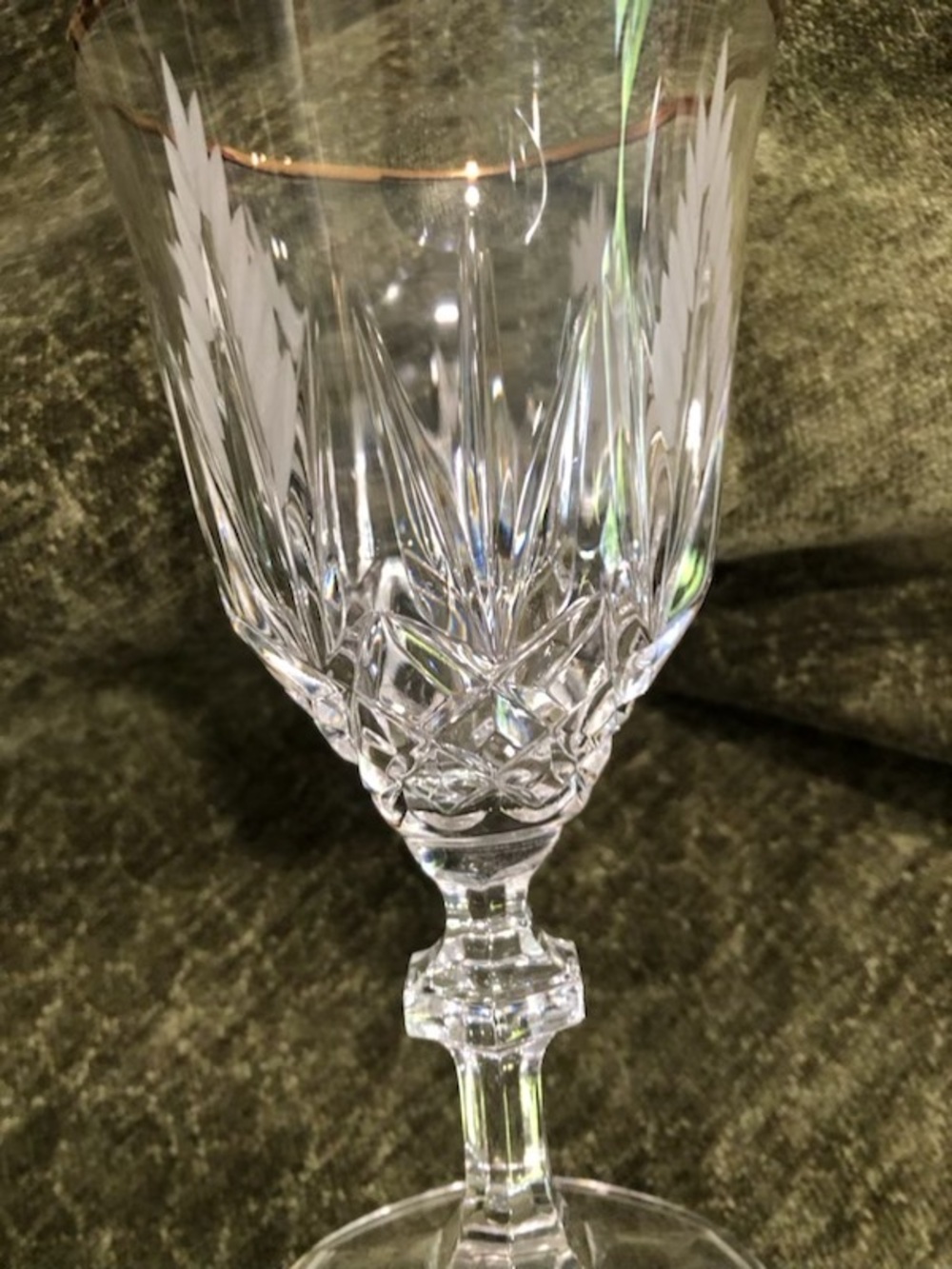 Clear Crystal Cut Wine Glass with Gold Rim - Picture 2 of 5